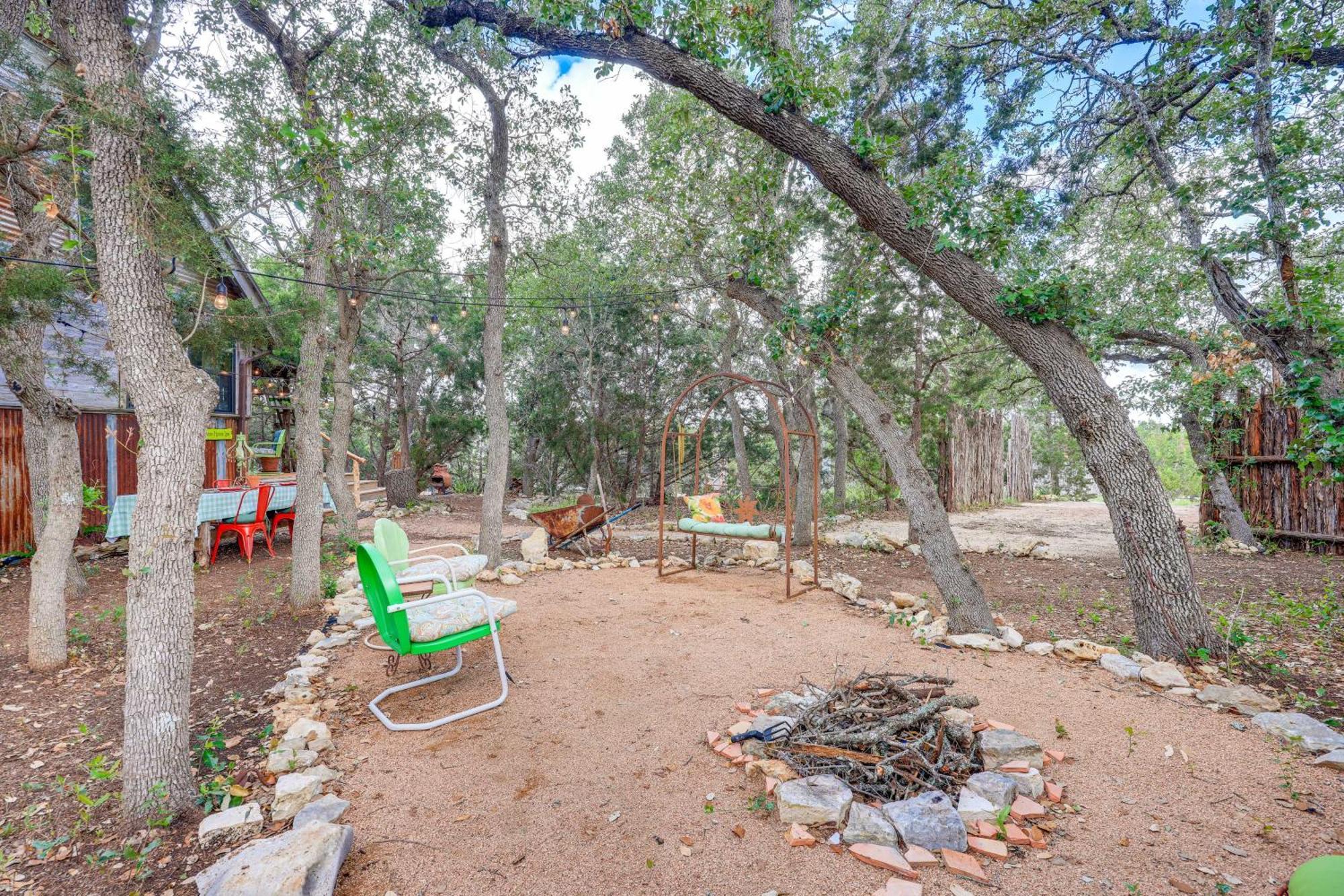 Pet-Friendly Wimberley Cabin With Fire Pit And Hot Tub Exterior foto