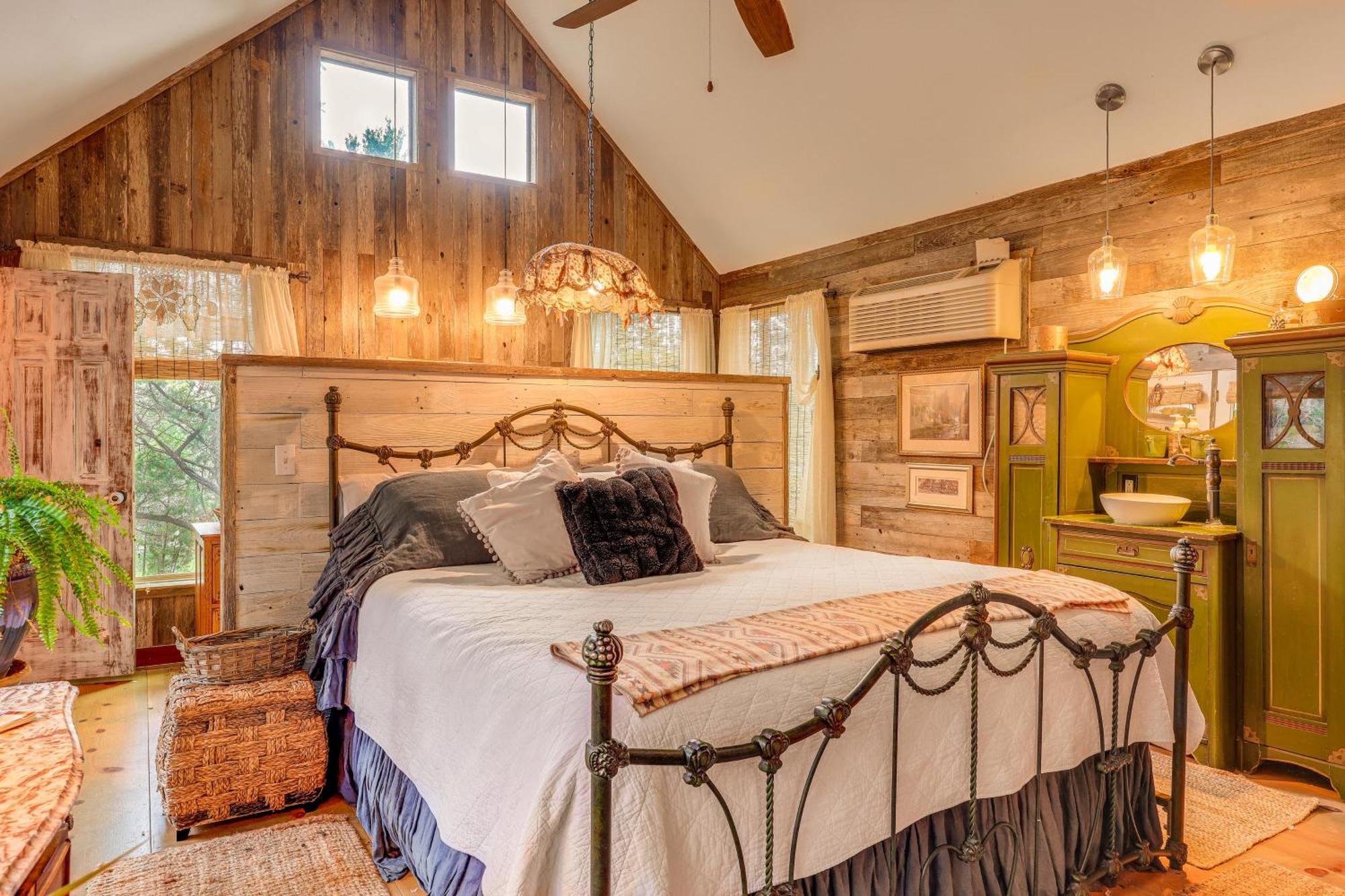 Pet-Friendly Wimberley Cabin With Fire Pit And Hot Tub Exterior foto