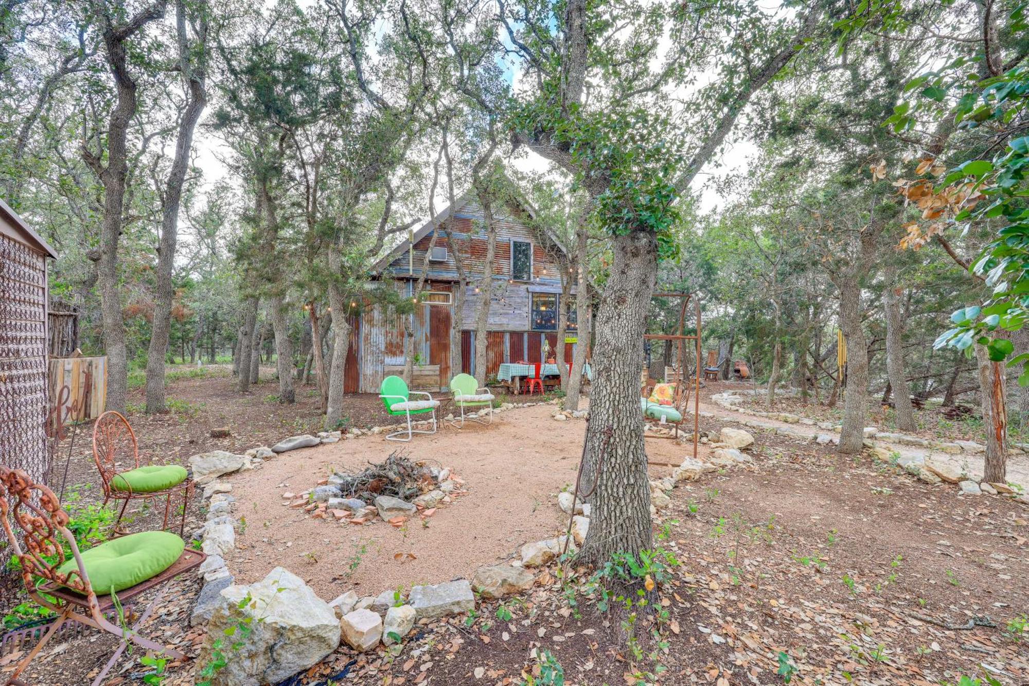 Pet-Friendly Wimberley Cabin With Fire Pit And Hot Tub Exterior foto