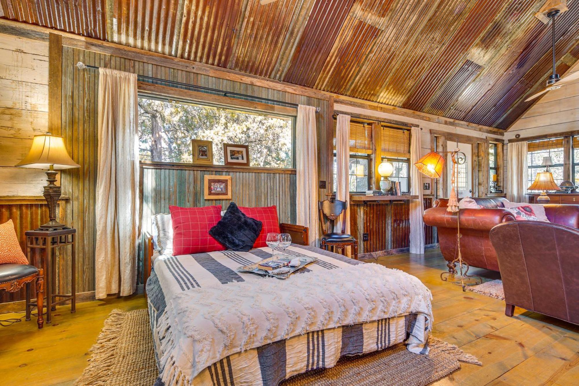 Pet-Friendly Wimberley Cabin With Fire Pit And Hot Tub Exterior foto